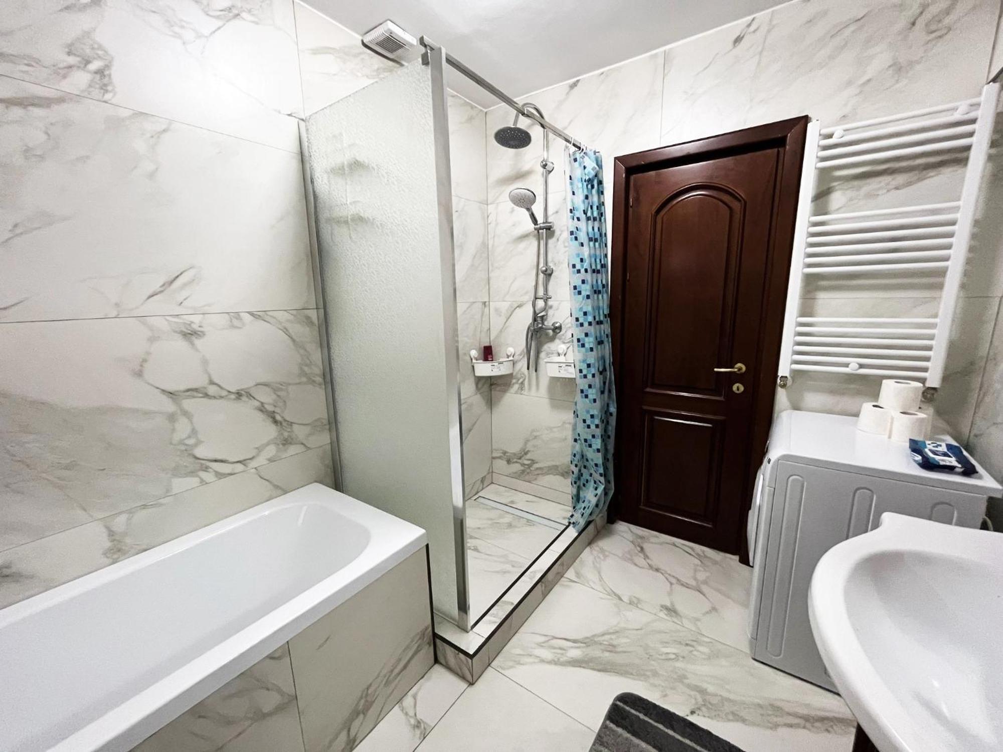 City Center Privat-Sauna Familyconcept 이아시 외부 사진